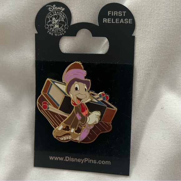 Disney 2009 Jiminy Cricket Dressed in Rags With Matchbox Pinocchio Pin - Picture 1 of 3